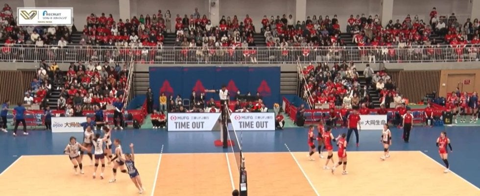 女子バレー、“個性派ヘア”のリベロが予想外の“好珍”プレー コート駆けまわり嬉しさ爆発