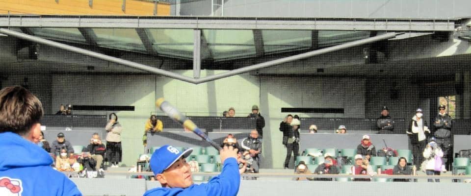 中田翔氏、衝撃の打撃実演　　子供たち何度もどよめき　　野球教室に参加、左翼へ“特大弾”放ちバンザイ