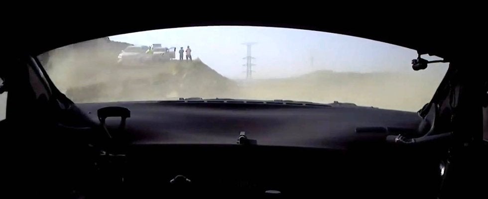 世界ラリー「同じ場所、同じ瞬間に」2車連続“迷子になる”まさかの珍プレー「これはわかりづらい」ファンも同情