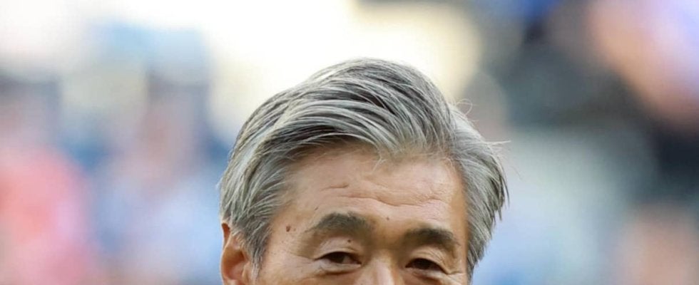 【長崎】J1復帰導いた高木琢也監督と契約更新「来季も皆様の応援を背に戦ってまいります」