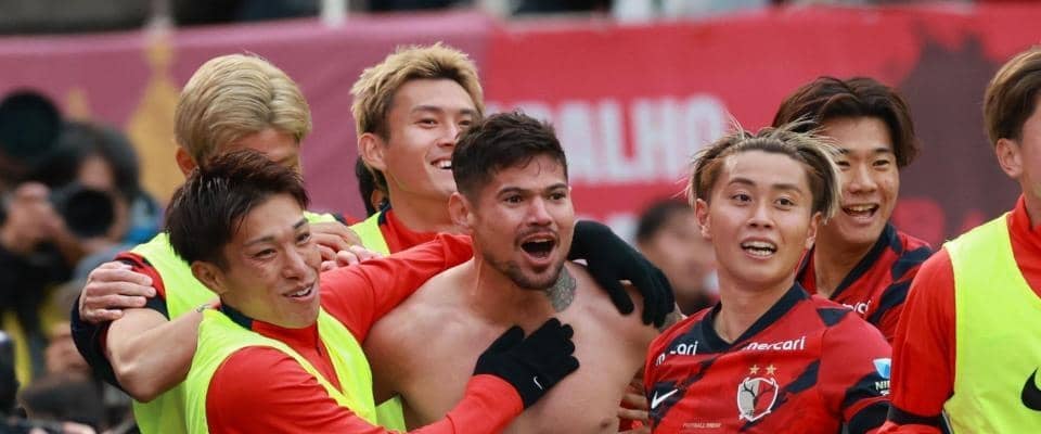 鹿島、雪辱の９年ぶりＶ　イレブンうれし泣き　鬼木監督就任１年目で偉業達成　史上初の複数クラブでのＪ１優勝監督　２発レオセアラは初の得点王