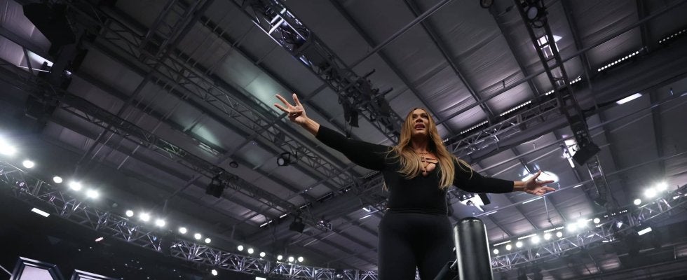 「ビッグなプリキュア」120キロ超の巨漢美女、衝撃コスチュームにファンツッコミ「似合ってる」「ゲームのキャラクターのようだ」