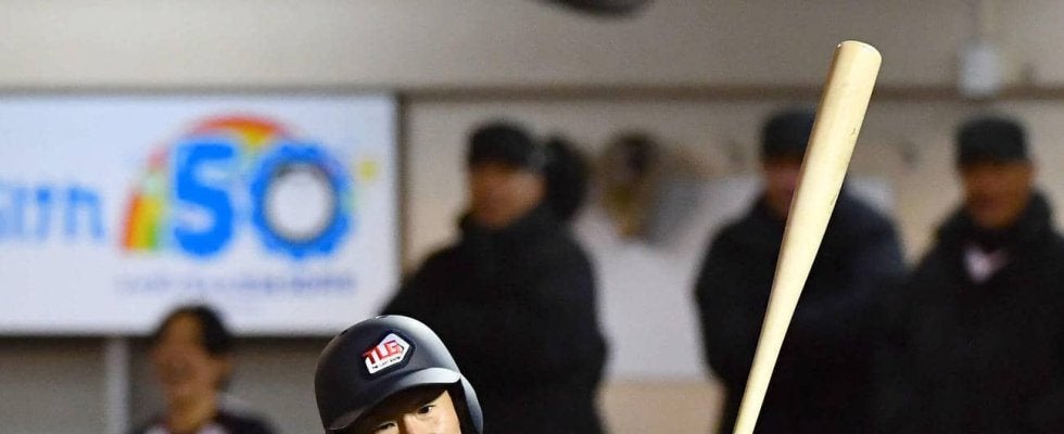 元ソフトバンク真砂勇介氏、“予告ホームラン”も空振り三振「球が速かったです」ラストゲーム