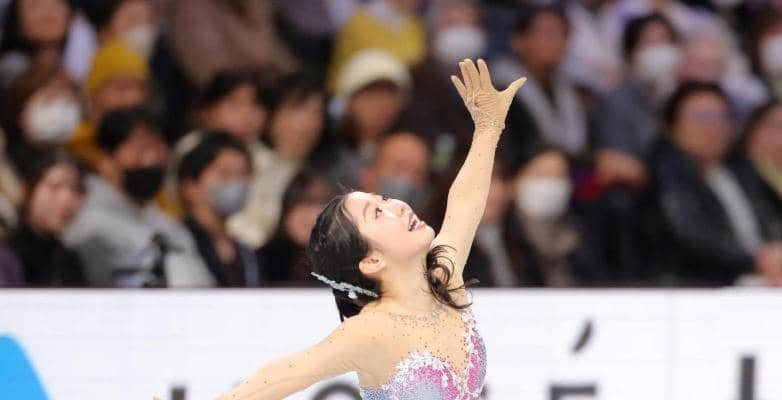 １７歳中井亜美が銀メダル獲得！五輪代表入りへ前進　憧れの浅田真央さんの前で圧巻のトリプルアクセル成