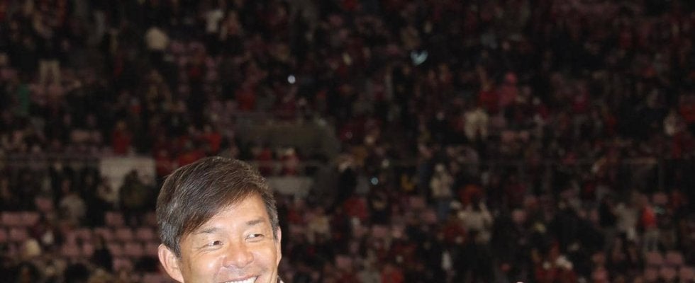 【鹿島】リーグ制覇の鬼木達監督、来季も続投へ　中田浩二FD「代える必要ないでしょ」