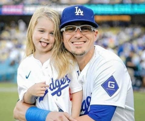 第２子妊娠中のキケの元ミスプエルトリコの妻　「楽しい１１月」報告　夫婦お揃いコーデもめちゃお洒落♥素敵なマタニティ装い