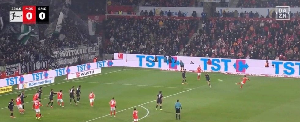 スタジアム騒然！ 佐野海舟、“高精度アーリークロス”炸裂「絶妙すぎる」ゴール前の密集地帯に“爆速キック”「エグい」「綺麗なボール」