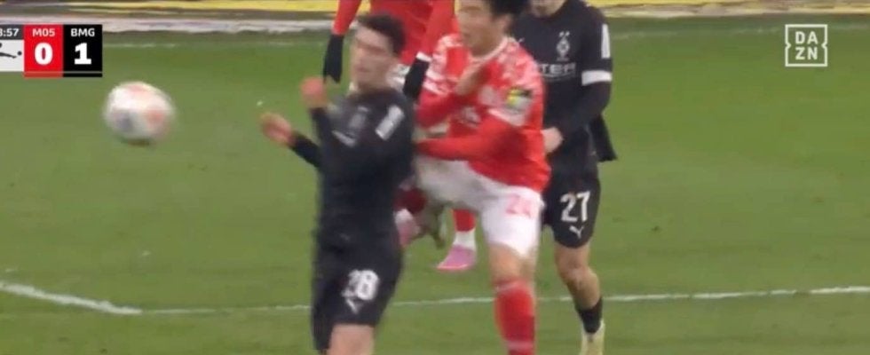 ウソでしょ！？ 川﨑颯太、まさかの“飛び蹴り”「怖っ！」途中出場→いきなり危険すぎるファーストプレー「それは危ないw」