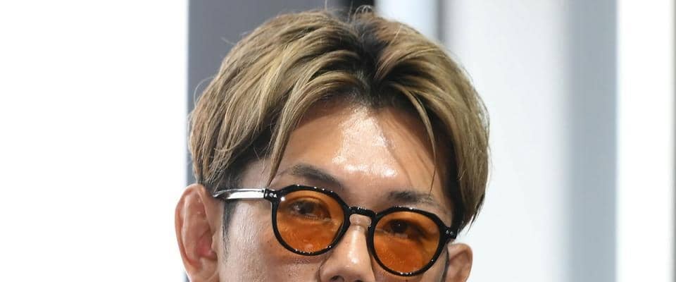 格闘家の皇治が新愛車と２ショット　２４００万円の国産車「儲かってしゃーない」「沢山車買いまーす」