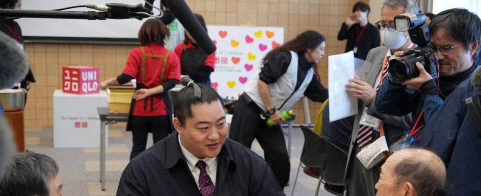 元小結・遠藤、元関脇・栃乃洋らが能登半島被災者にヒートテック贈呈　横綱・大の里も映像出演「全力で相撲取る」