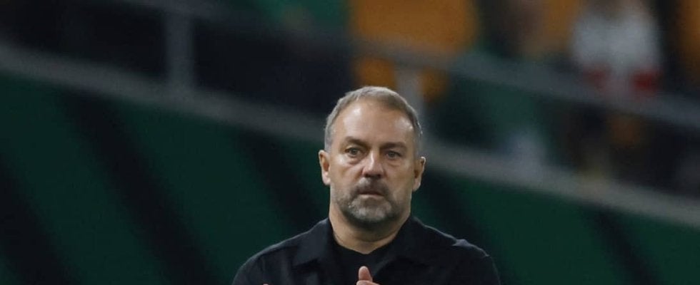 「練習でやったことはなかった」バルサ・フリック監督がヤマルのトップ下起用について説明