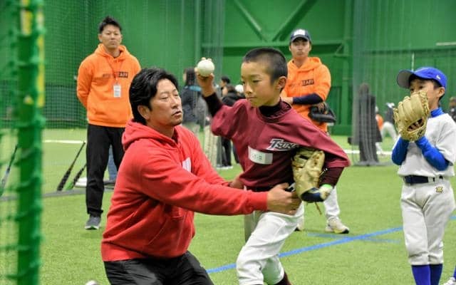 部活動の地域移行後もスポーツ続けて 元プロ野球選手らが兵庫で指導