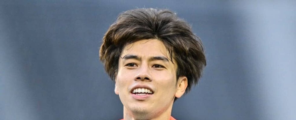 ｢あまりにもヒーローすぎる｣リーズ田中碧がリバプール相手に劇的なAT同点弾！熱狂のエランド・ロード！｢凄すぎる！｣｢膝すらワオンガムも磨きがかかってる｣