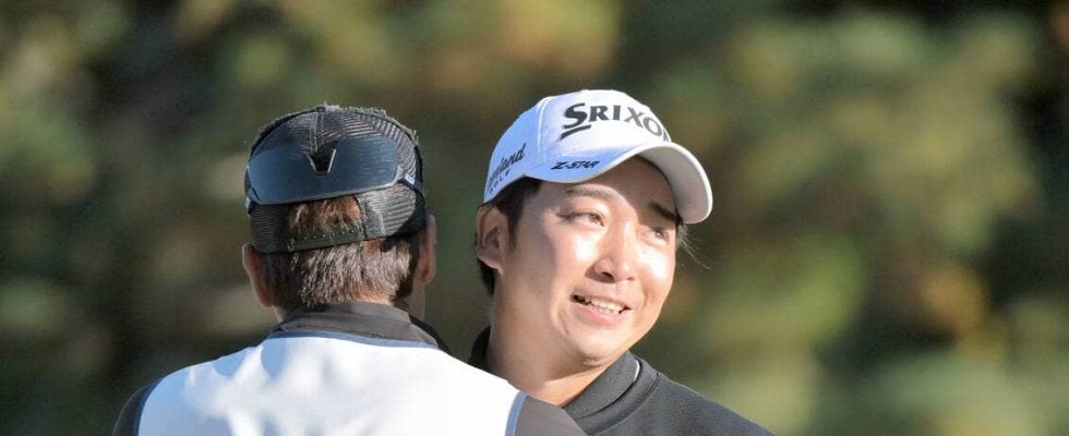 【ＪＴカップ】小木曽喬がメジャー初優勝「ビッグタイトルを取れてうれしい」　父子家庭で育った孝行息子が首位を守り抜く