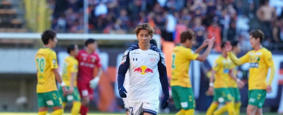 【J1昇格PO】衝撃的敗戦…大宮の宮沢監督「最後のところは自分の…」サポーターはぼう然＆涙