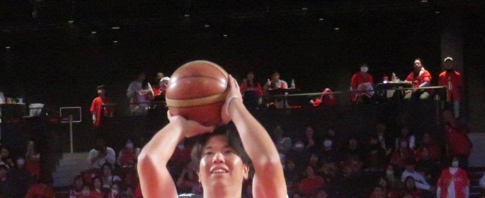 【ロッテ】河村説人、上田希由翔がバスケ千葉Ｊホームゲームで「フリースロー対決」河村３本成功