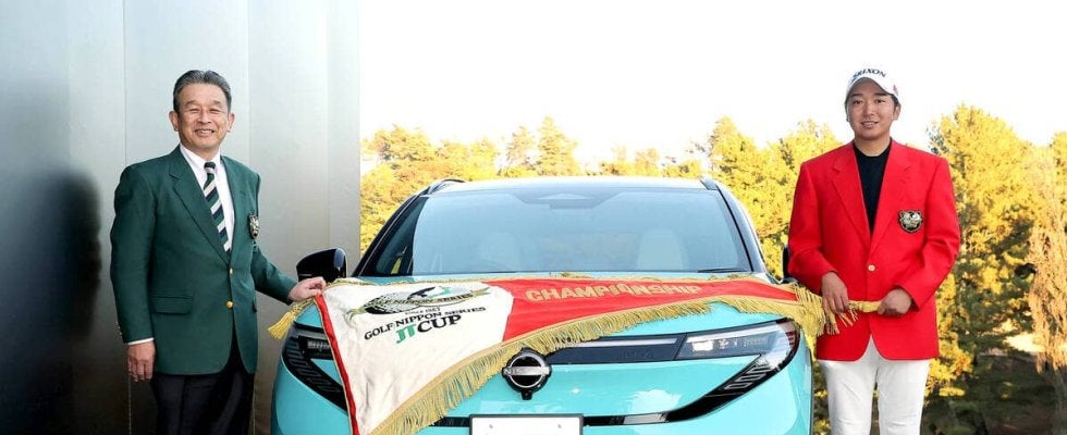 【ＪＴカップ】初Ｖ・小木曽喬に日産自動車が電気自動車「日産リーフ」贈呈