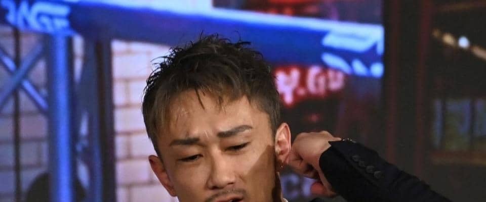 ＲＩＺＩＮファイター　美人妻同伴で表彰式出席も「意味のわからない賞をおくられた」ファンは笑い