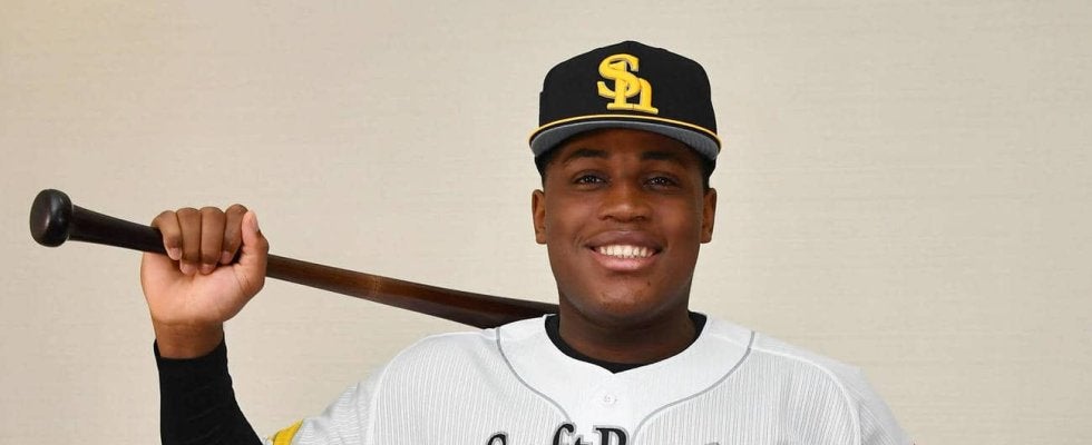 【ソフトバンク】育成７位エミール「152メートルぐらいは飛ばしたい」父はドミンゴ氏