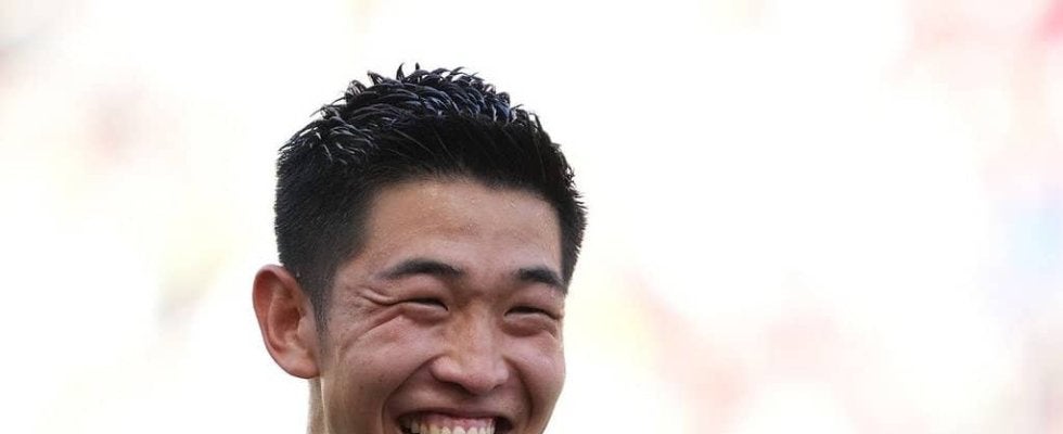 ｢銅像建立待ったなし！｣鹿島の守護神GK早川友基がシーズン4度目の月間ベストセーブ賞！ 完璧な読みと鋭い反応でのシュートストップに｢あのセーブは神すぎた｣