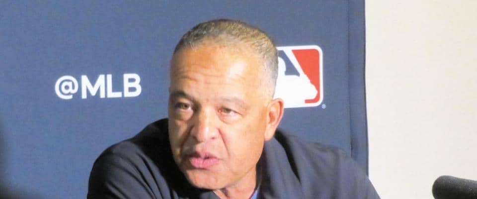 ロバーツ監督　テオスカー・ヘルナンデスは「ウチの右翼手だ」トレードの噂も「チームにフィットしている」左翼コンバートの可能性は否定せず