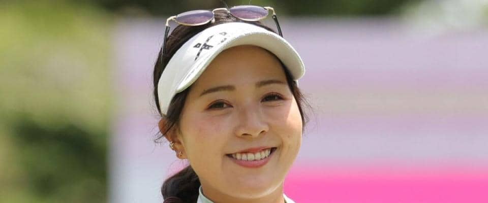 女性警官姿のゴルファーに「逮捕されたいファンが続出しそう笑」とＳＮＳ反響　「皆さん詐欺に気をつけて」と青木瀬令奈　年末の１日警察署長を告知