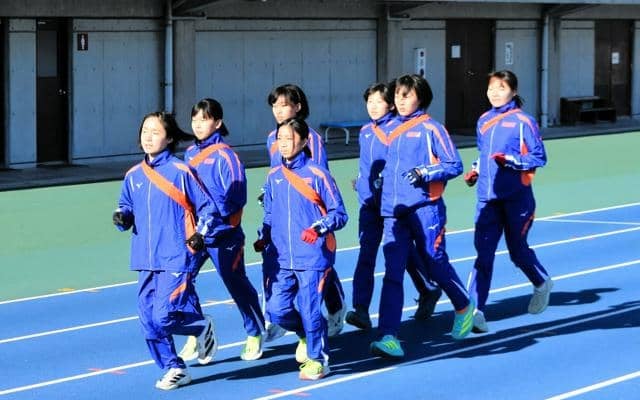 都大路向け　倉敷高に熱気　21日に高校駅伝　「仲間にタスキを」