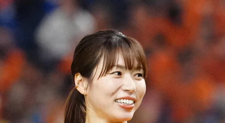 新鍋理沙さん、笑顔が映えるショットに「美しい」とフォロワーメロメロ　SVリーグの解説を報告