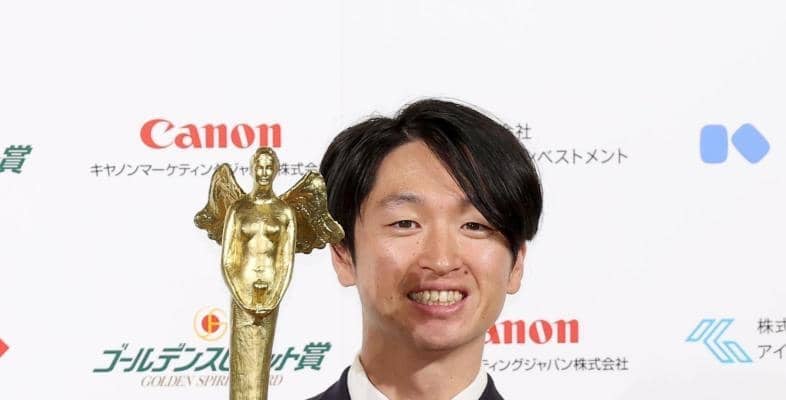 阪神・近本が「この賞を取ることができる人になりたいと思っていた」ゴールデンスピリット賞表彰式　自身の登場曲で笑顔の入場