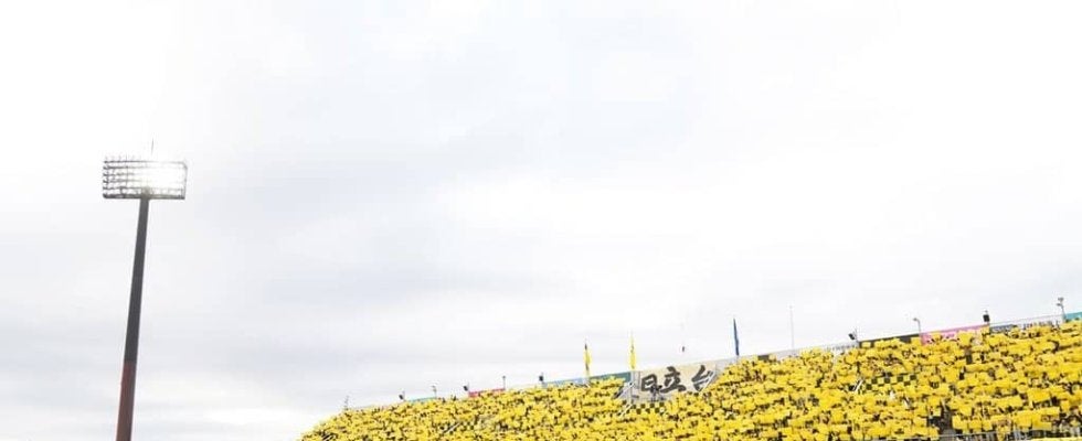 ｢それにしてもカッコ良い！｣今季2位のJ1柏“新ユニフォーム”にファンから絶賛も…｢ベイスターズっぽい？｣｢2ndユニやば好き｣｢特にアウェイの黒が…｣