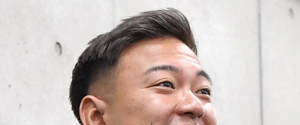 オリックス・森友哉　大先輩と貫禄十分の２ショット「母校行ったら中村さんいました」肩に手を回してポーズ