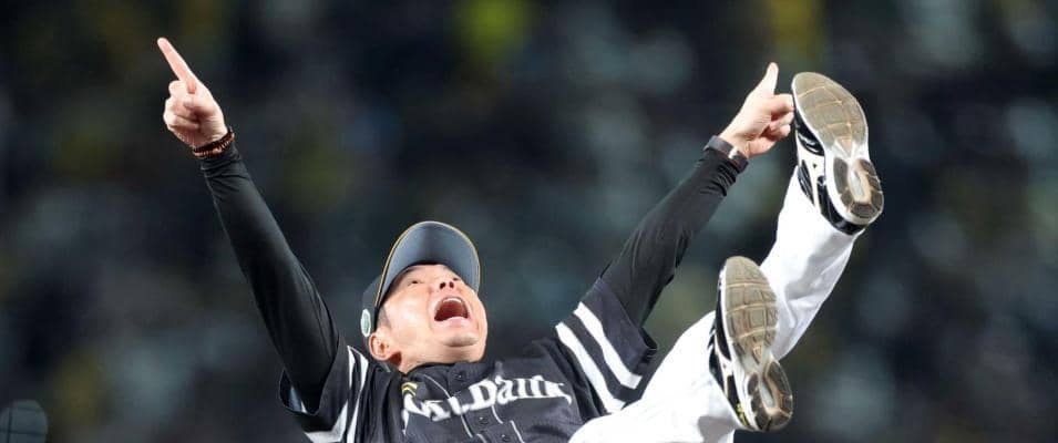 ソフトバンク優勝旅行　家族で同行のモデル美女が様子を投稿「満喫してます」白のノースリーブで自撮り