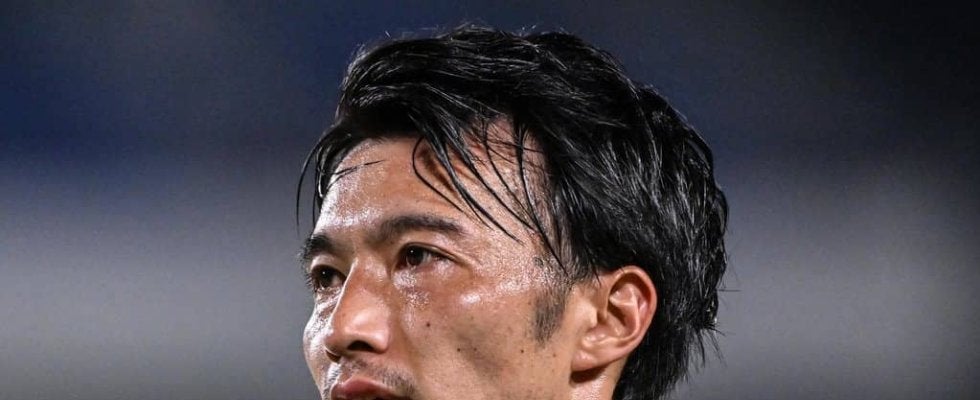 ｢素敵な写真｣元日本代表のJ1鹿島MF柴崎岳の美人アイドル妻、我が子と初クリスマスディズニーへ！ “パパに買ってもらった”プレゼントと“かわいい写り込み”も