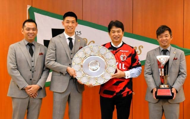 J1鹿島・鬼木監督「水戸と面白いゲームしたい」　茨城知事にV報告