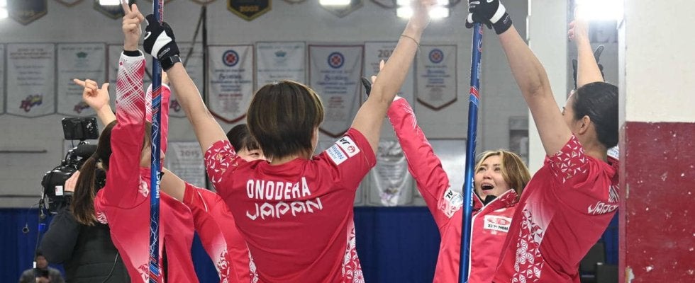 【カーリング】日本代表フォルティウス五輪決定後ポーズは何？「言い出しっぺは私」発案者が説明