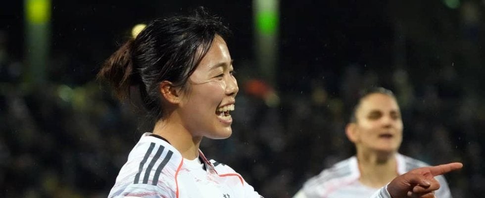 ｢素敵なお姉さん｣｢人生初｣バイエルン20歳至宝MF谷川萌々子が黒のロングコート姿でクリスマスマーケット満喫！｢なんだか嬉しかったです｣と自身の写真も発見！