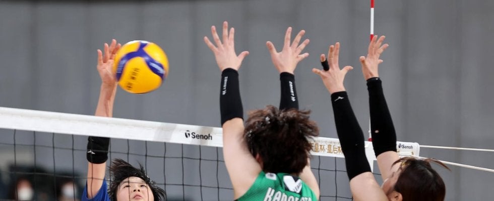 春高バレー出場の金蘭会高、古川学園高は1回戦敗退　バレーボール全日本選手権開幕