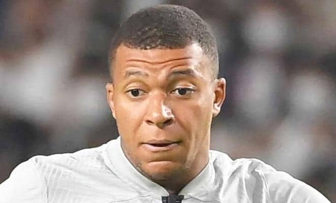 レアル・エムバペ　正念場で連続欠場か　セルタ戦前半から左ひざに違和感