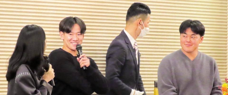 巨人　井上＆山瀬がトークショー　今季１軍出場１試合の山瀬「悔しいシーズン」も「野球がすごくうまくなった。良い１年だった」