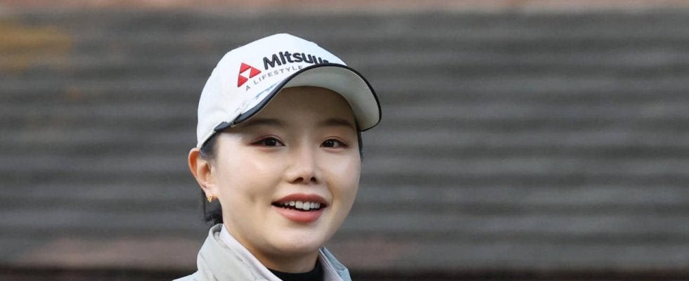 セキ・ユウティンが七変化　ある時はデザートに舌鼓、ある時はデスクワーク…　豪快ショットも