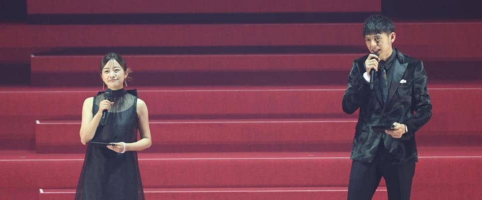 「変わらず可愛いなぁ」Ｊリーグ表彰式　司会の美人キャスターが感謝　巨人の元人気チア、黒のドレス姿で輝く