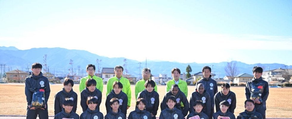 箱根駅伝６年連続３９回目出場の山梨学院大に甲州牛と梨北米の差し入れ