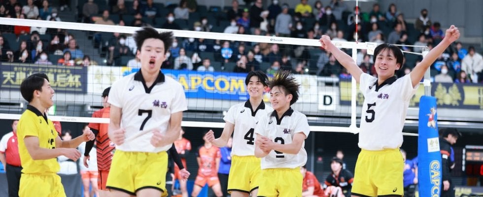 監督急逝の鎮西高、Vリーグ三重に逆転勝ちで春高に「自信」　バレー全日本選手権