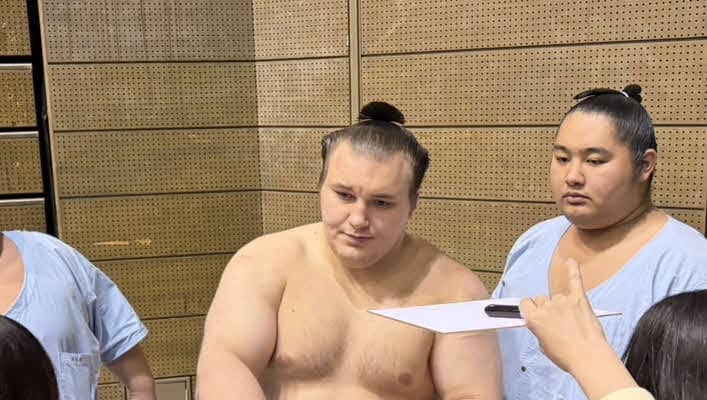 安青錦が恩師らに晴れ姿披露　兵庫冬巡業で報徳学園元監督らと再会　前夜は中華コースでもてなしも