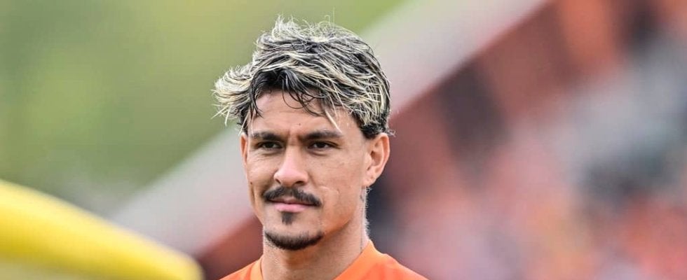 ｢誰だよジョニーデップ呼んだやつ！｣Jリーグアウォーズで登壇した清水のブラジル人MFが｢あまりにもカッコ良すぎる｣｢ハリウッドスターがいました｣と注目集める