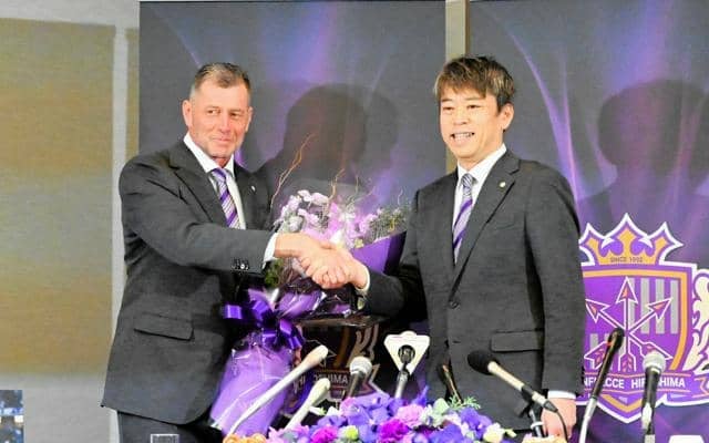 サンフレ広島のスキッベ監督「心残りはない」　4年間指揮し退任