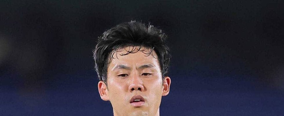 日本代表ＭＦ遠藤航が足首の負傷で数週間離脱の見込み…リバプール・スロット監督が状況明かす