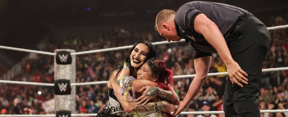 「最高すぎる」日本でも人気の“最恐”美女レスラーが「ばーか、ばーか！」日本語で敵を煽りまくる“仲良し動画”が話題に