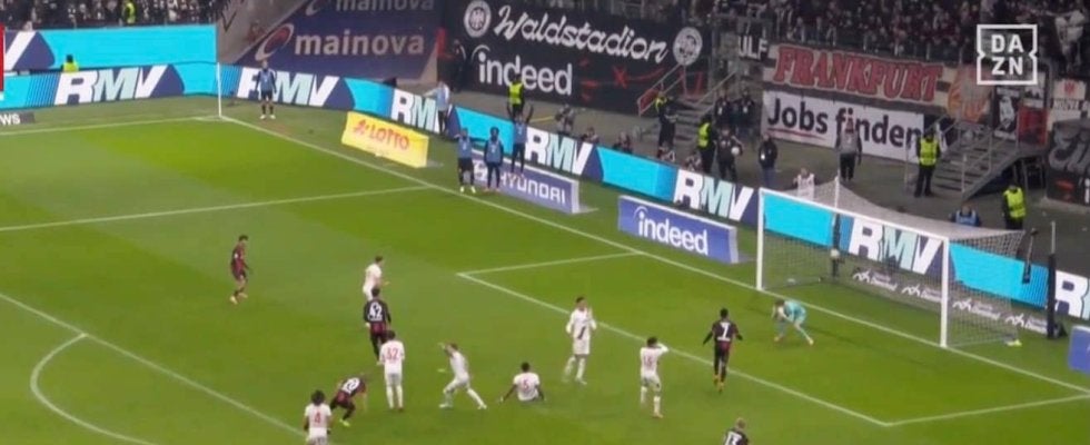 なんで…！？  堂安律のスーパーゴールで“異変”「絶望させた」「ドン引きやん」相手GKの様子がおかしくなる「悪魔の左足やな」