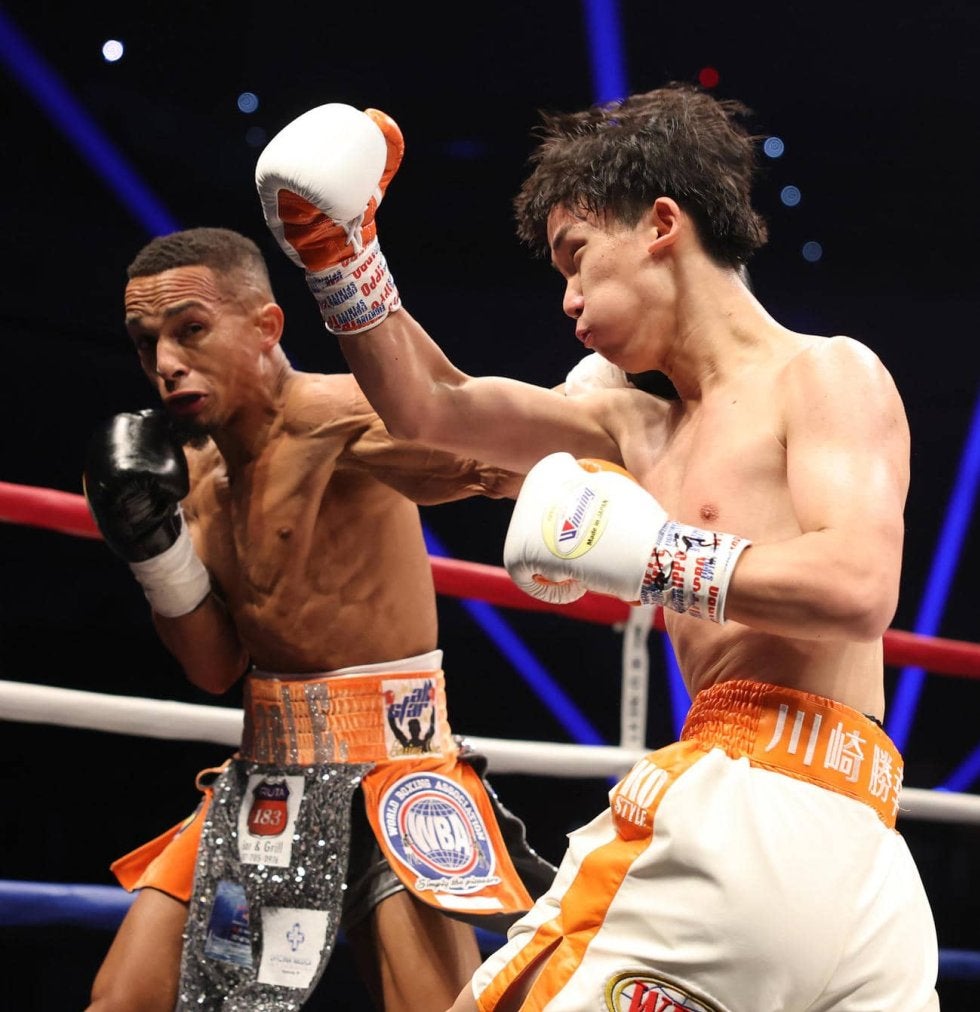 【ボクシング】高見亨介王座陥落　サンティアゴに１－２判定負け　日本男子７人目の王座統一失敗